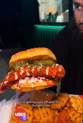 HOWLIN CHICKEN